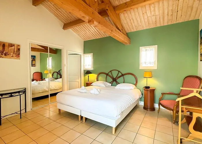 Magnifique Avec Sa Piscine Et Son Billard