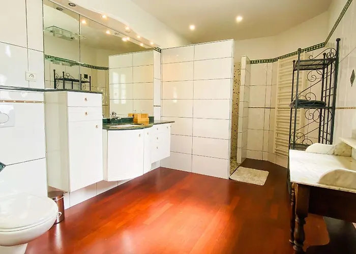 Villa Magnifique Avec Sa Piscine Et Son Billard *