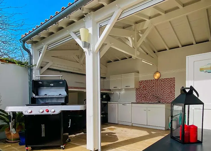 Magnifique Avec Sa Piscine Et Son Billard سان مارتن دو ر